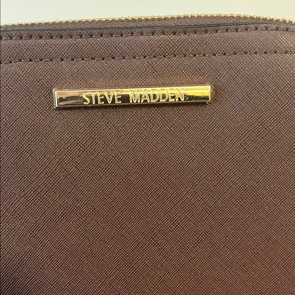 Steve Madden Burgundy Crossbody Bag with Gold Chain - Picture 2 of 5